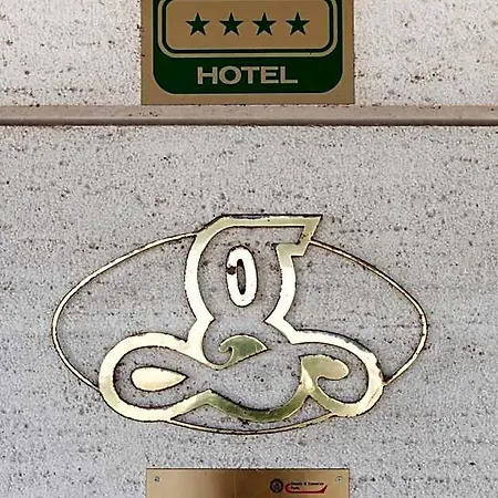 Le Gronde 4* Cava Manara