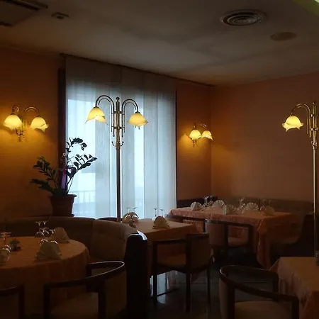 Le Gronde 4* Cava Manara