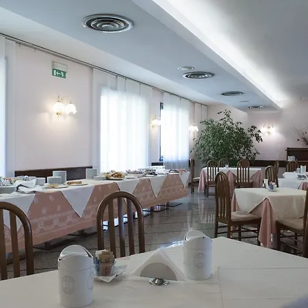Le Gronde Hotel Cava Manara